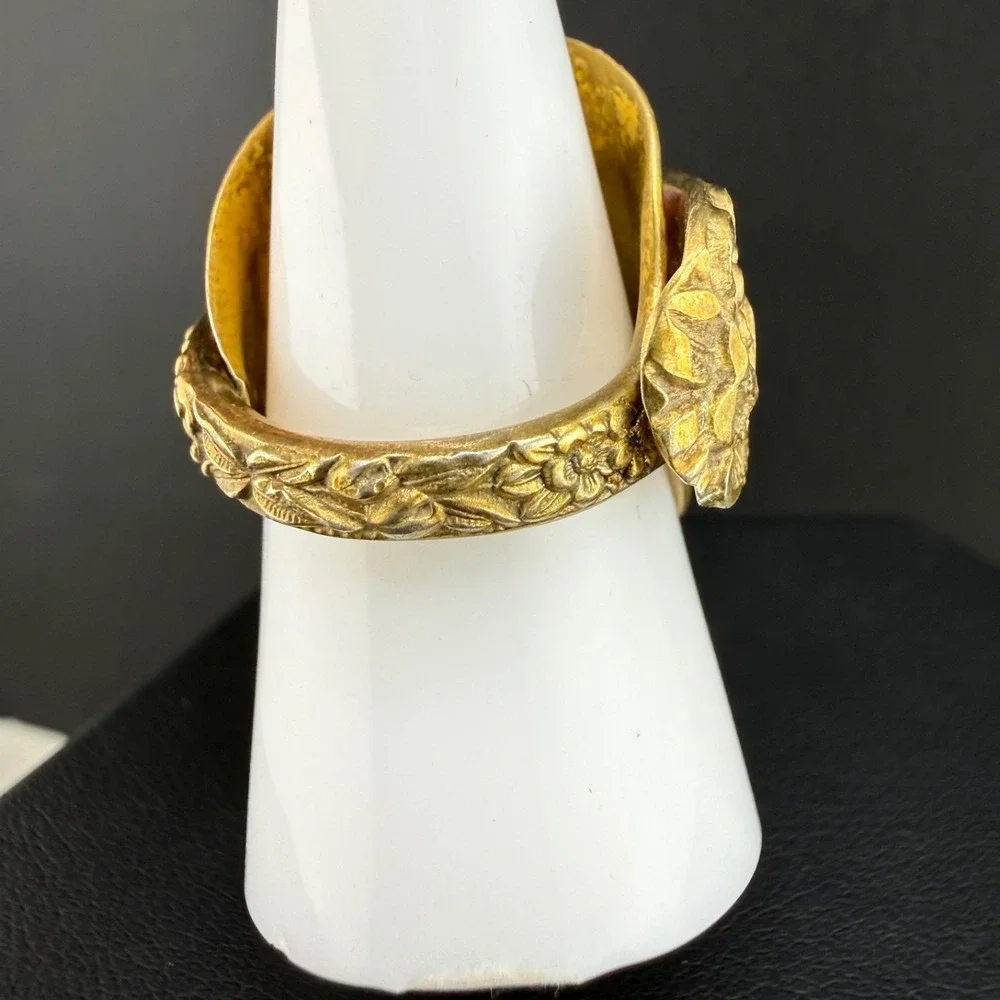 Vintage S Kirk & Son Hammered Repousse Ring Gold Tone Signed Size 8